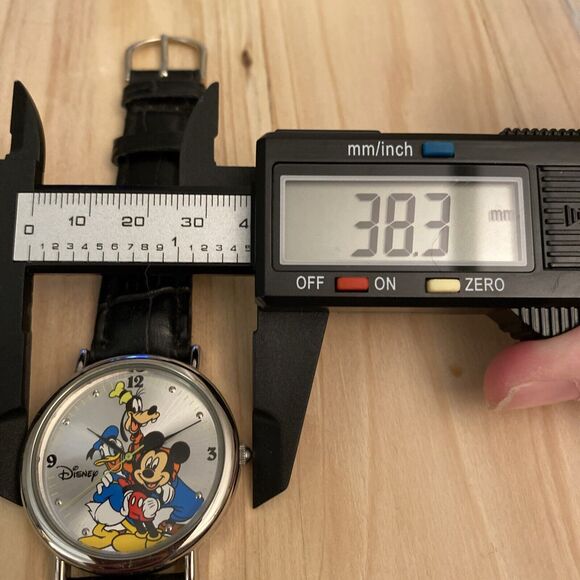 Disney Mickey and Friends Men’s Watch - Picture 3 of 9